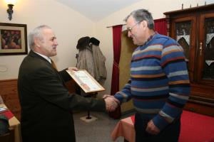 Posebno priznanje je v imenu Občine Luče prevzel predsednik Čebelarske družine Luče Tone Kumer